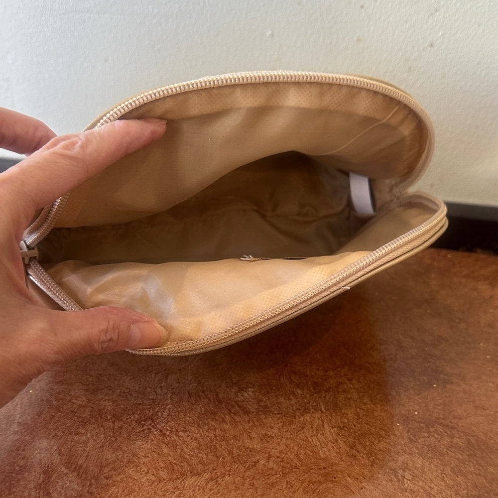 Neiman Marcus Elegant Tan Women's Bag - Picture 4 of 4